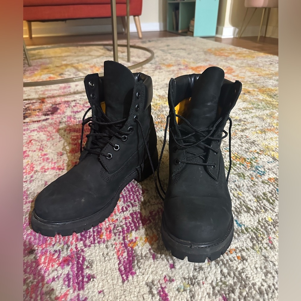 Black Timberland 6” boots - lightly used size 7 Men’s